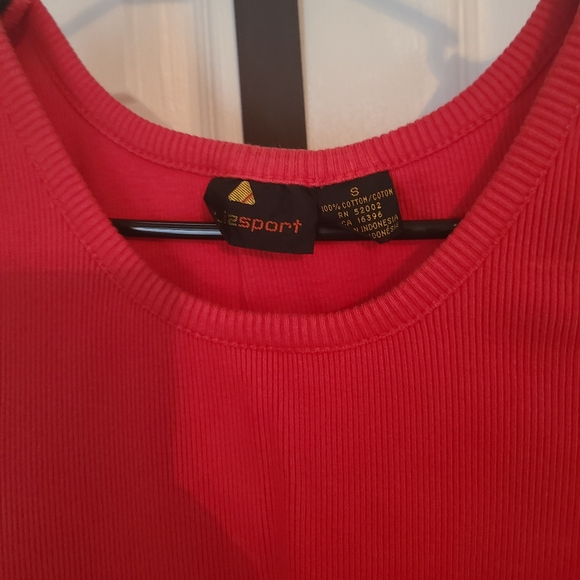 (1089) Liz Sport by Liz Claiborne Woman's No Sleeve Shell / Top, Red, Size: Sma… - Picture 2 of 3